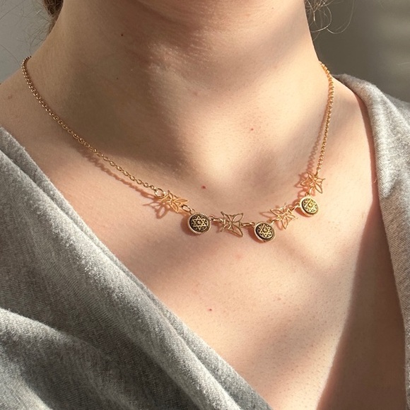 Jewelry - Spanish gold Star of David necklace